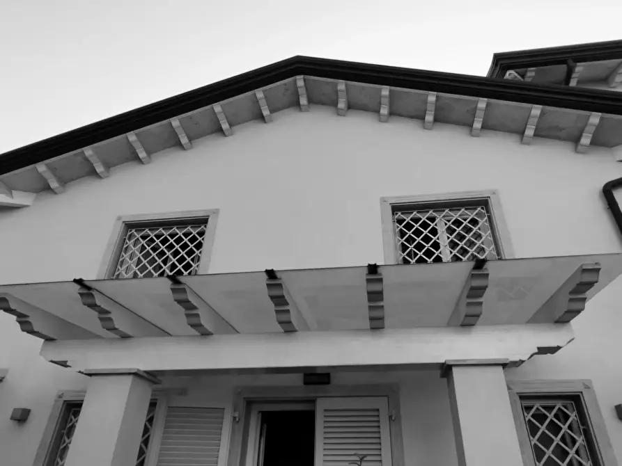 casa indipendente in vendita a Carrara in zona Stadio