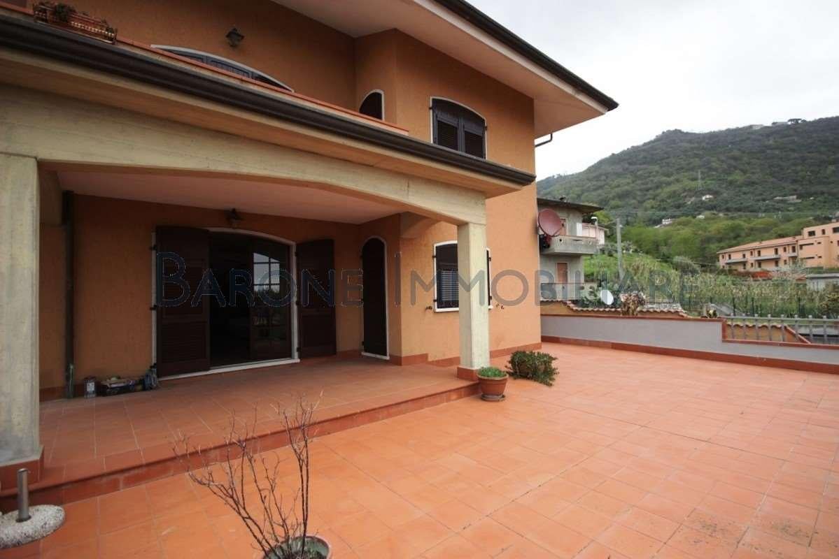 casa indipendente in vendita a Carrara in zona Fontia