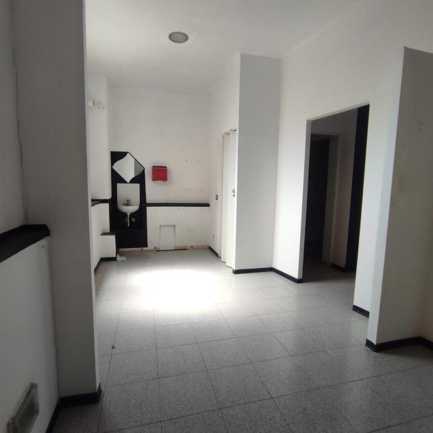 negozio in vendita a Carrara in zona Marina di Carrara