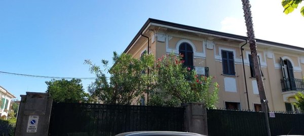 casa indipendente in vendita a Carrara in zona Fossola