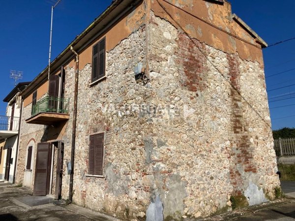 casa indipendente in vendita a Carrara in zona Avenza