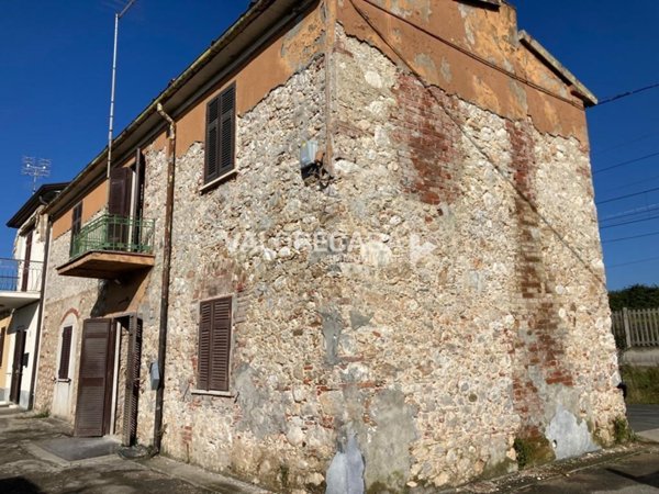 casa indipendente in vendita a Carrara in zona Avenza