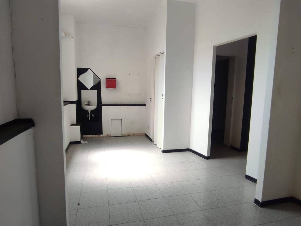 negozio in vendita a Carrara