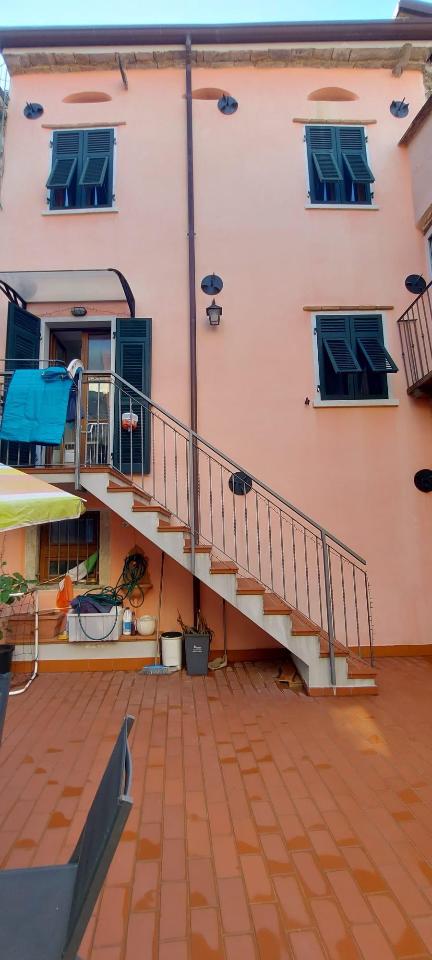 casa indipendente in vendita a Carrara in zona Bedizzano