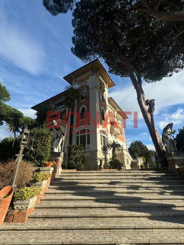 villa in vendita a Carrara in zona Fossone