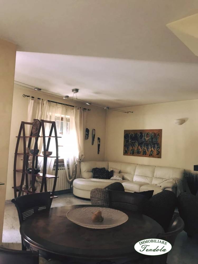 casa indipendente in vendita a Carrara in zona Avenza