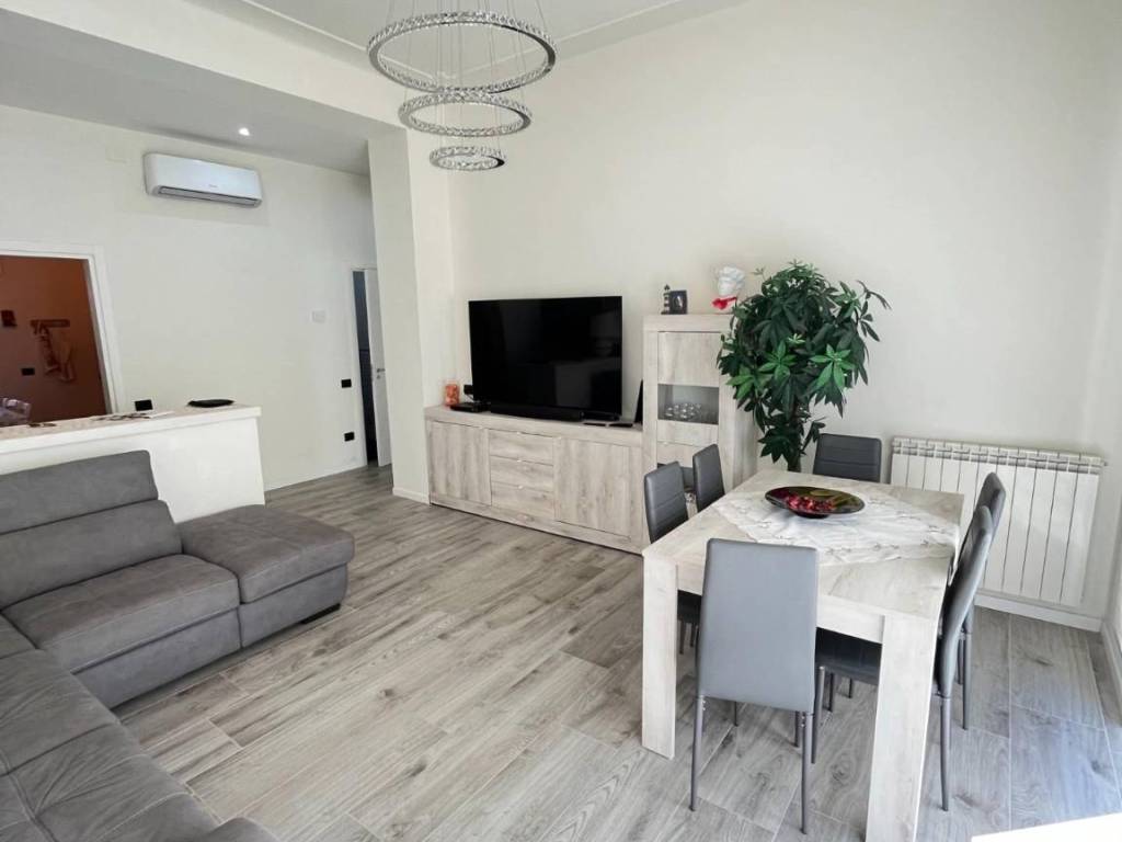 appartamento in vendita a Carrara in zona Marina di Carrara