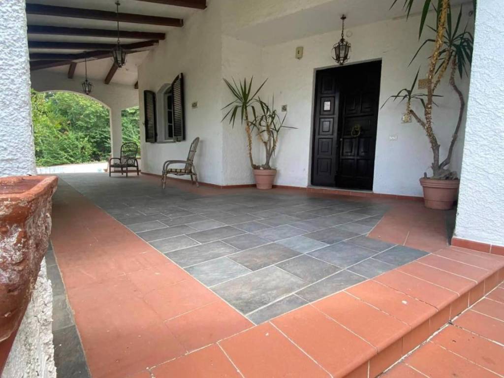 casa indipendente in vendita a Carrara in zona Monteverde