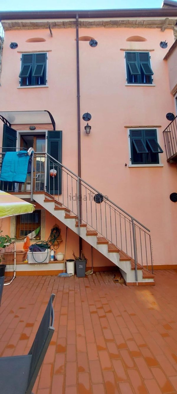 casa semindipendente in vendita a Carrara in zona Bedizzano