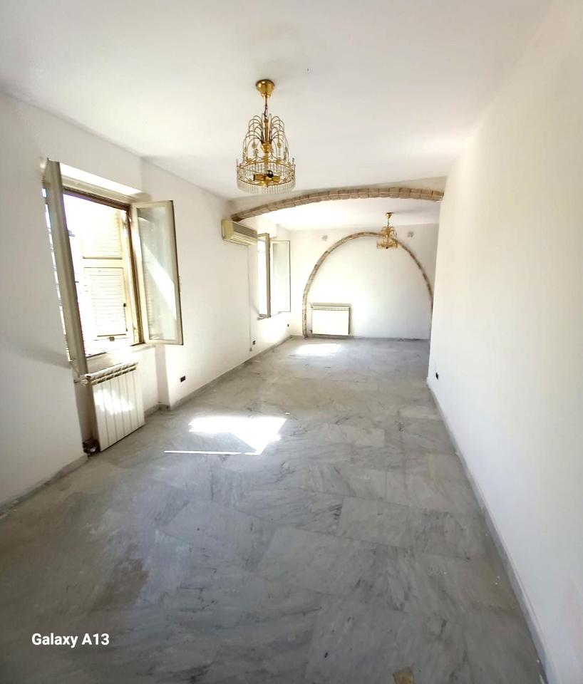 appartamento in vendita a Carrara in zona Avenza