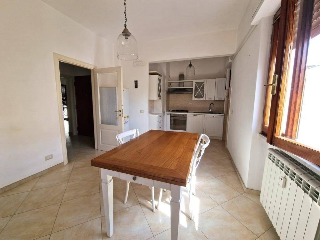 appartamento in vendita a Carrara in zona Avenza