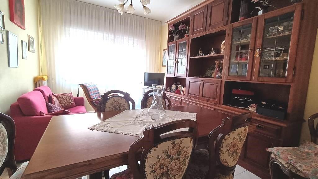 appartamento in vendita a Carrara in zona Bonascola
