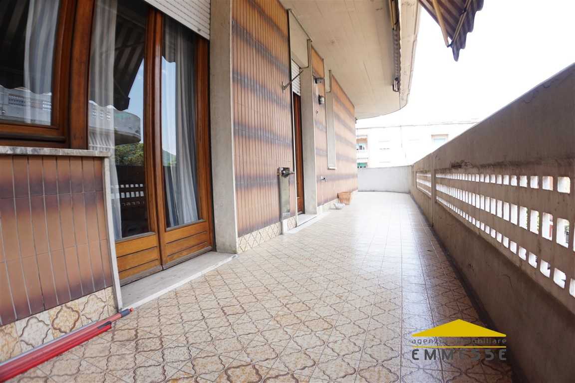 appartamento in vendita a Carrara in zona Avenza