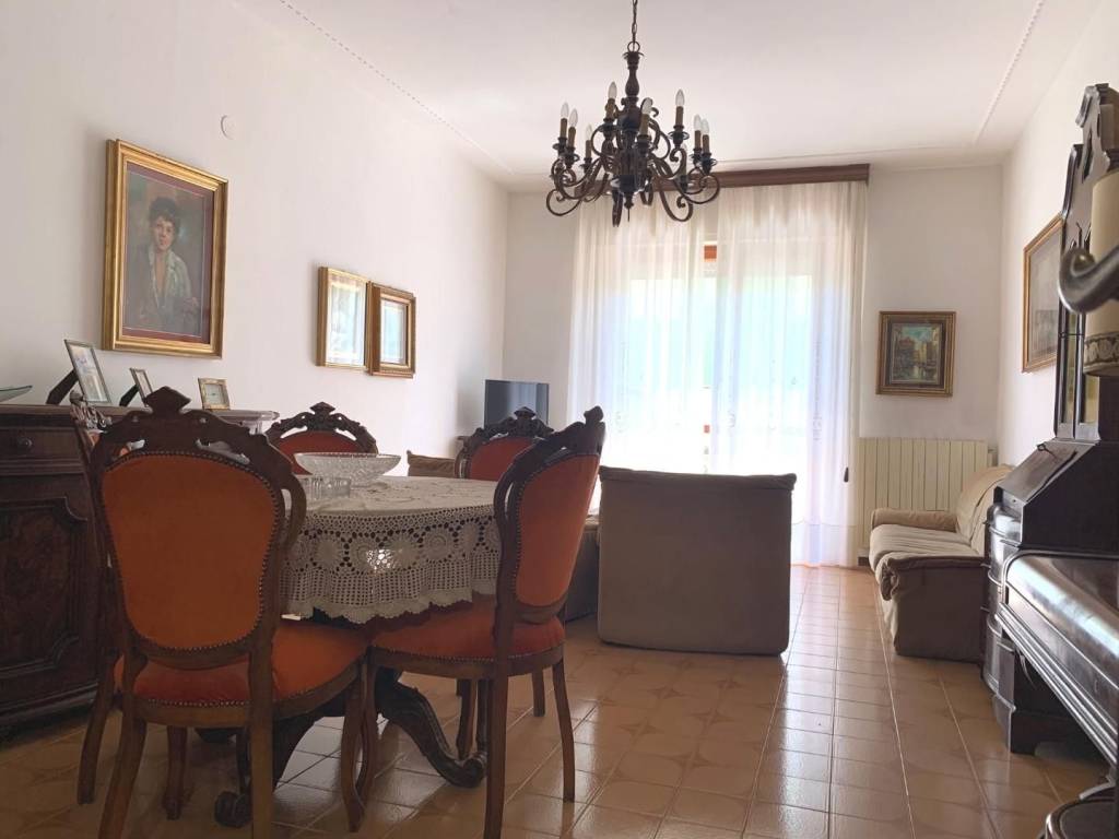 appartamento in vendita a Carrara in zona Marina di Carrara