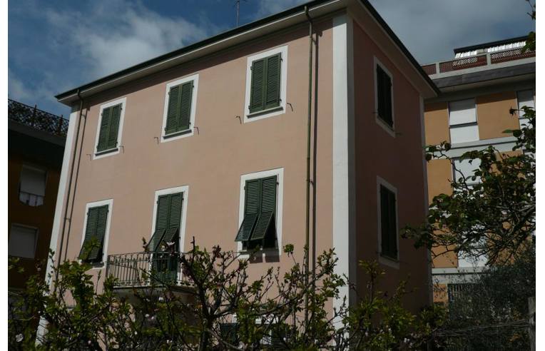 casa indipendente in vendita a Carrara in zona Centro Città