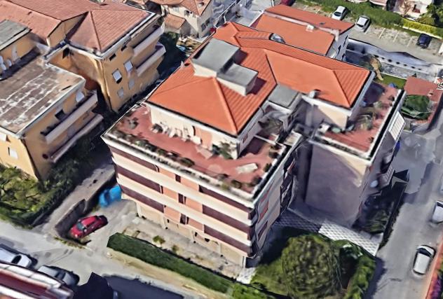 appartamento in vendita a Carrara in zona Marina di Carrara