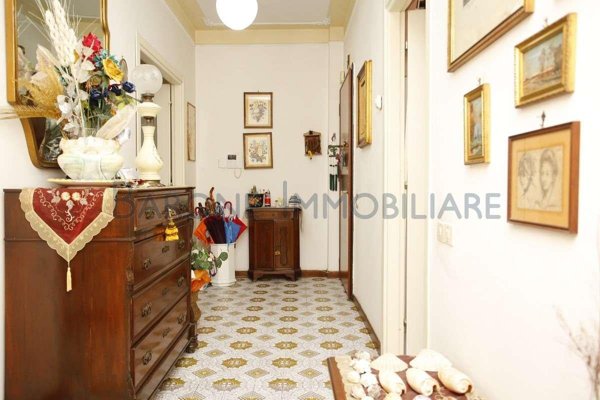 appartamento in vendita a Carrara in zona Marina di Carrara