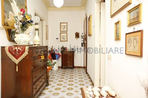 appartamento in vendita a Carrara in zona Marina di Carrara