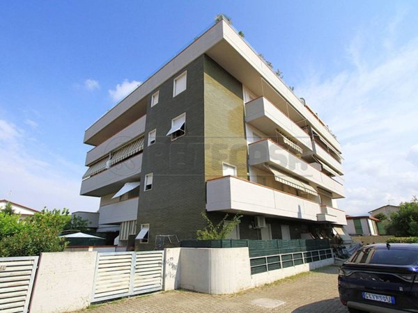 appartamento in vendita a Carrara in zona Marina di Carrara