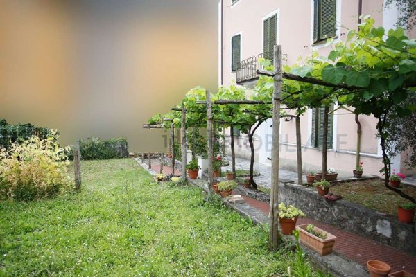 casa indipendente in vendita a Carrara in zona Centro Città