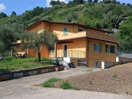 casa indipendente in vendita a Carrara in zona Bonascola