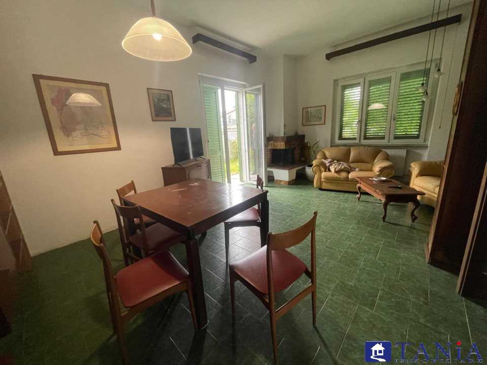 casa indipendente in vendita a Carrara in zona Marina di Carrara