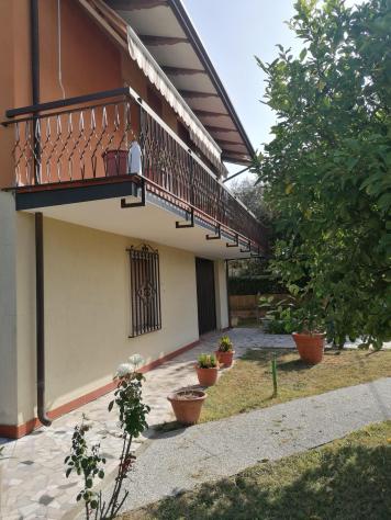 casa indipendente in vendita a Carrara in zona Avenza