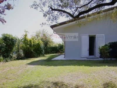 casa indipendente in vendita a Carrara