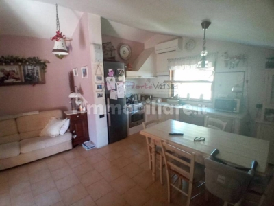casa indipendente in vendita a Carrara in zona Marina di Carrara