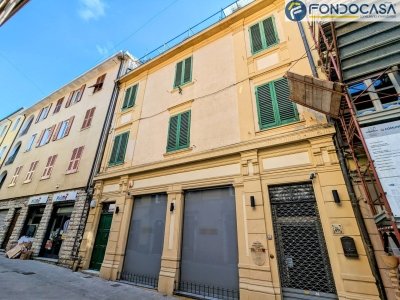 appartamento in vendita a Carrara in zona Centro Città