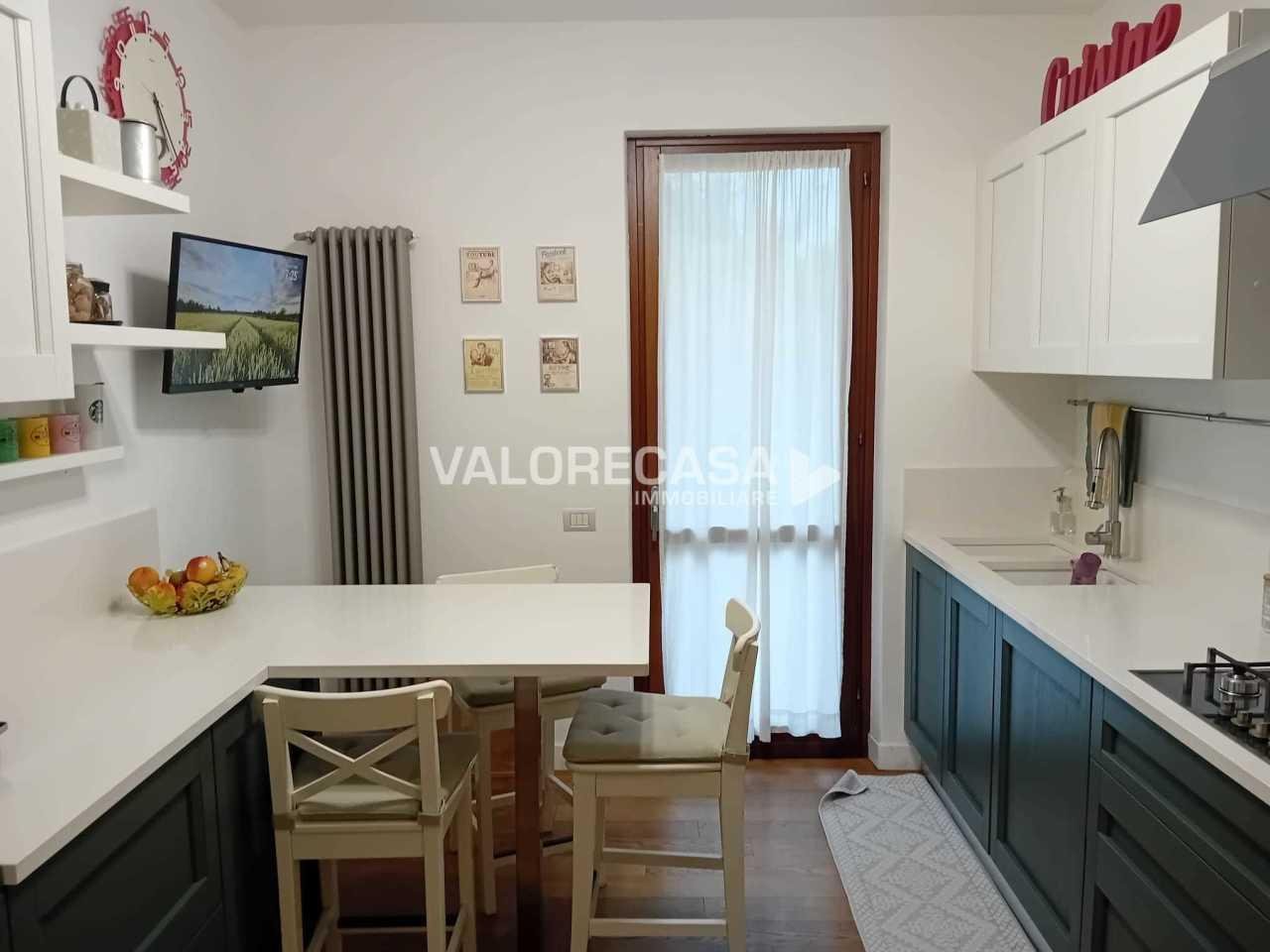 appartamento in vendita a Carrara in zona Avenza