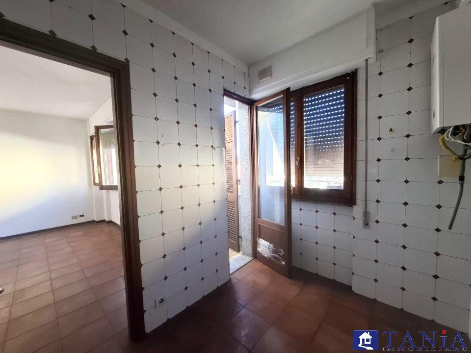 appartamento in vendita a Carrara in zona Avenza