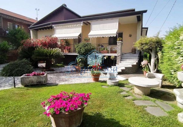 casa indipendente in vendita a Carrara in zona Marina di Carrara