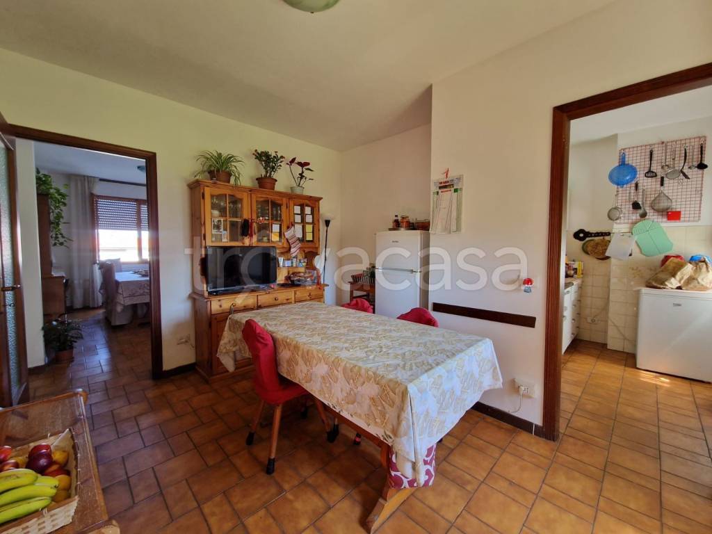 appartamento in vendita a Carrara in zona Avenza