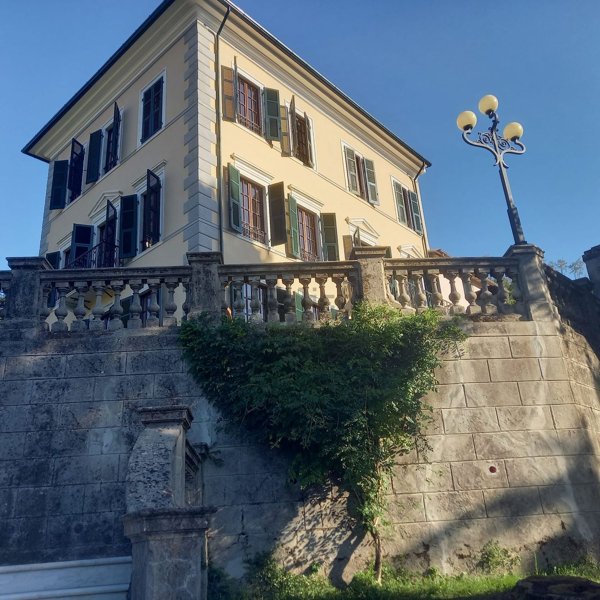 casa indipendente in vendita a Carrara in zona Centro Città