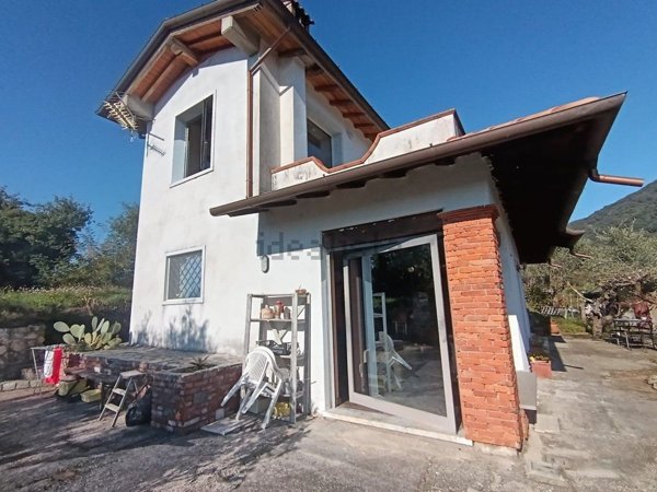 casa indipendente in vendita a Carrara in zona Monteverde