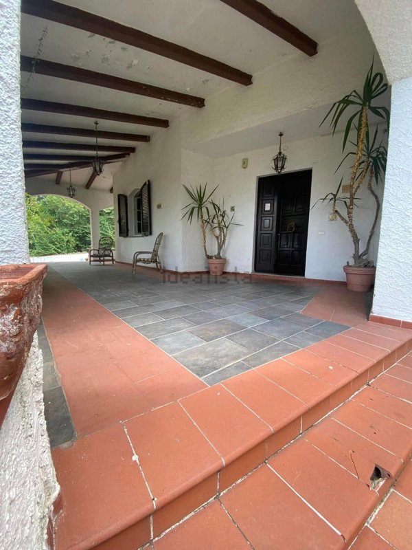 casa indipendente in vendita a Carrara in zona Monteverde