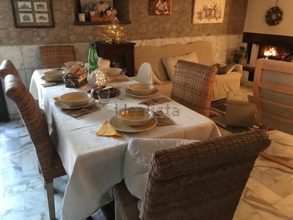 casa indipendente in vendita a Carrara in zona Avenza