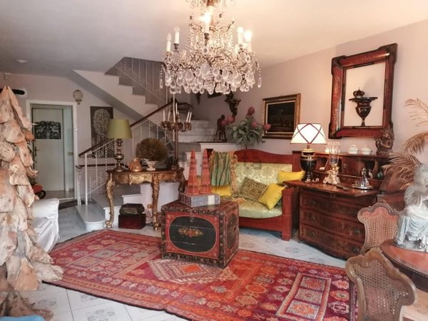 casa indipendente in vendita a Carrara in zona Centro Città