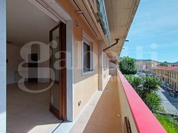 appartamento in vendita a Carrara in zona Centro Città