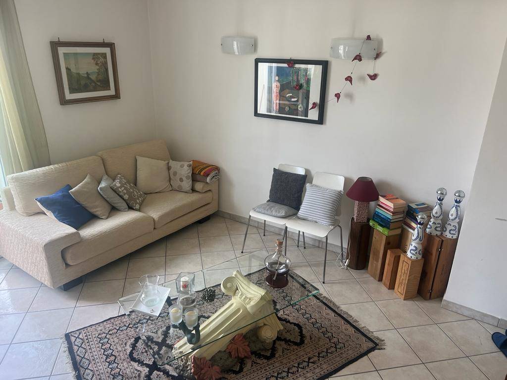 appartamento in vendita a Carrara in zona Avenza