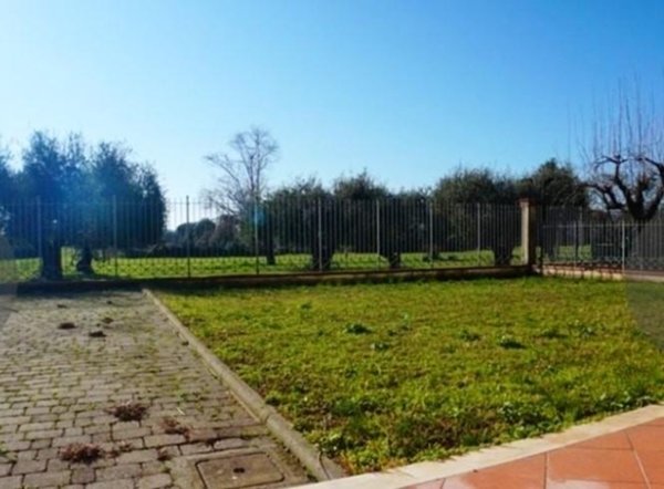 casa indipendente in vendita a Carrara in zona Avenza