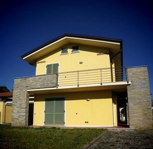 casa indipendente in vendita a Carrara in zona Avenza