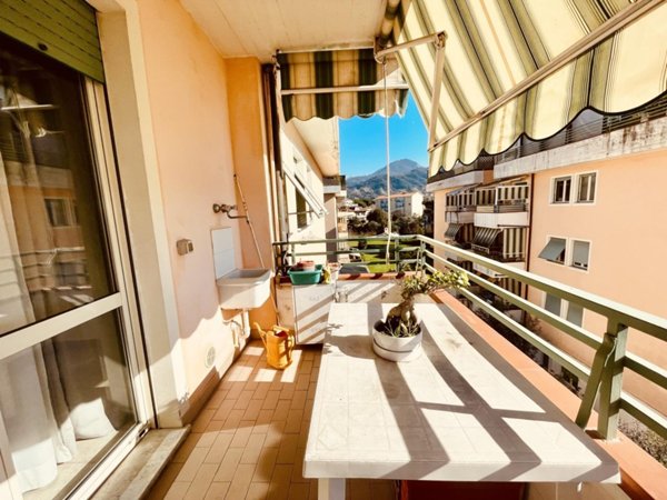 appartamento in vendita a Carrara in zona Centro Città