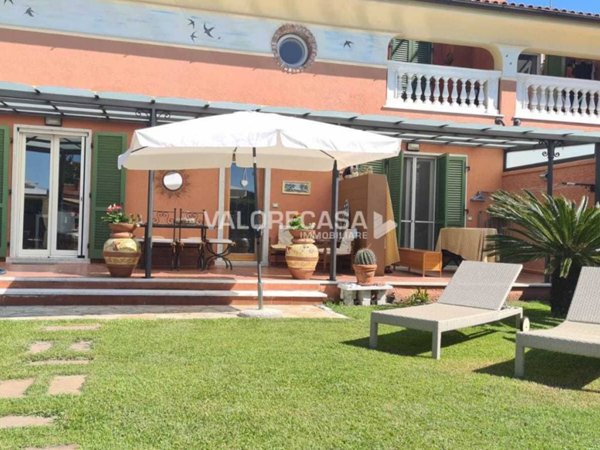 casa indipendente in vendita a Carrara in zona Marina di Carrara