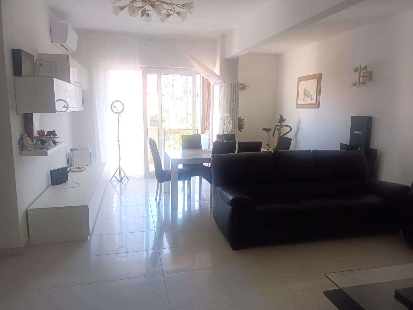 appartamento in vendita a Carrara in zona Marina di Carrara