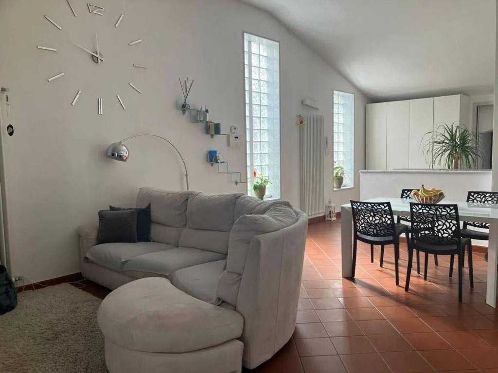 appartamento in vendita a Carrara in zona Avenza