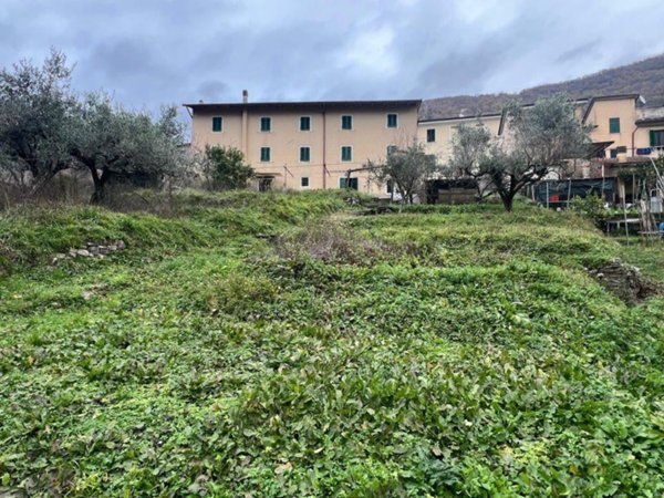casa indipendente in vendita a Carrara in zona Gragnana