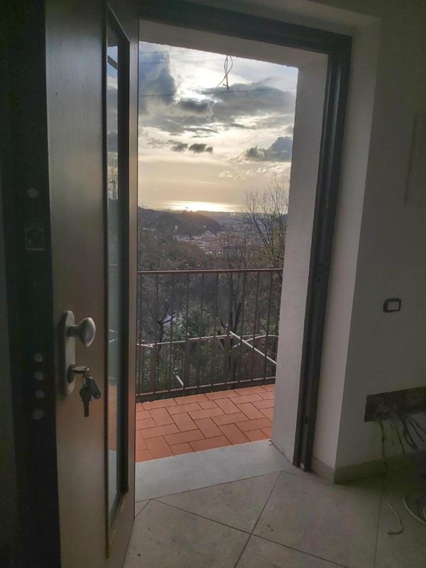 casa indipendente in vendita a Carrara in zona Centro Città