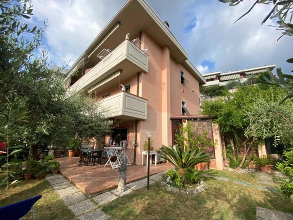 casa indipendente in vendita a Carrara in zona Bonascola